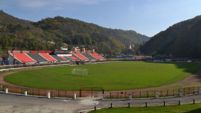 Seri cu fotbal în Valea Domanului! Se va juca în nocturnă pe stadionul „Mircea Chivu”