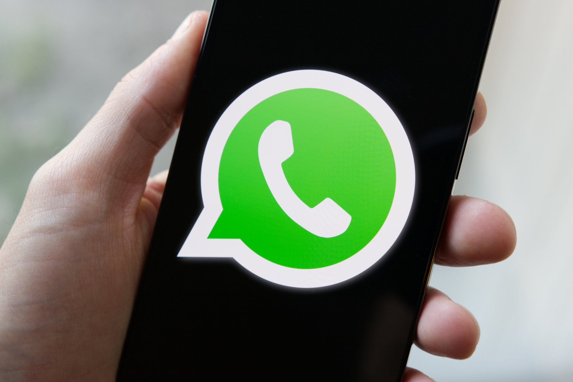 O nouă metodă de fraudă pe WhatsApp – Cum să te protejezi