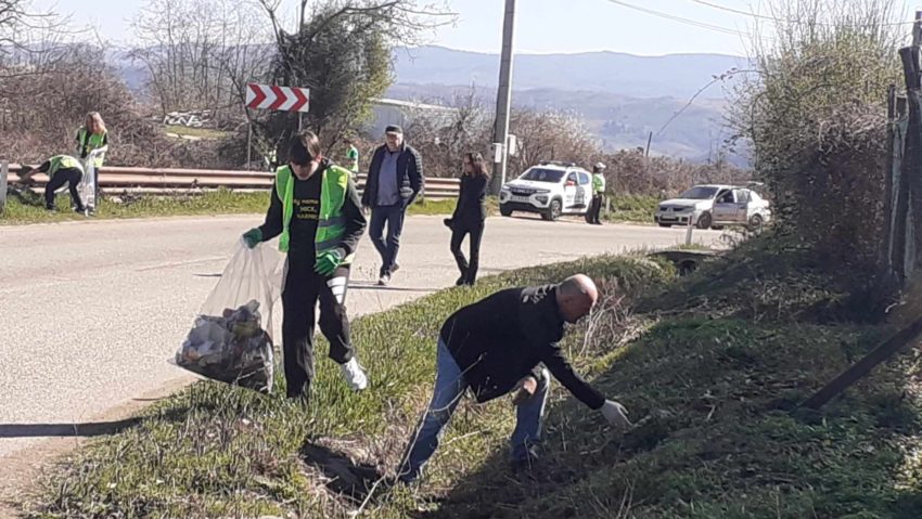 Reșița Curată: Elevii și autoritățile, împreună pentru un oraș verde